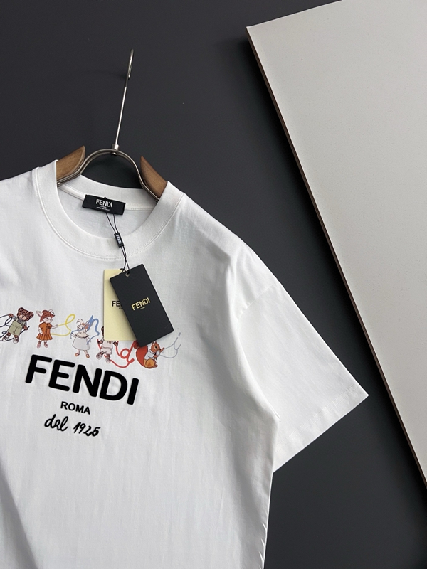 ブランドTシャツ側面デザイン